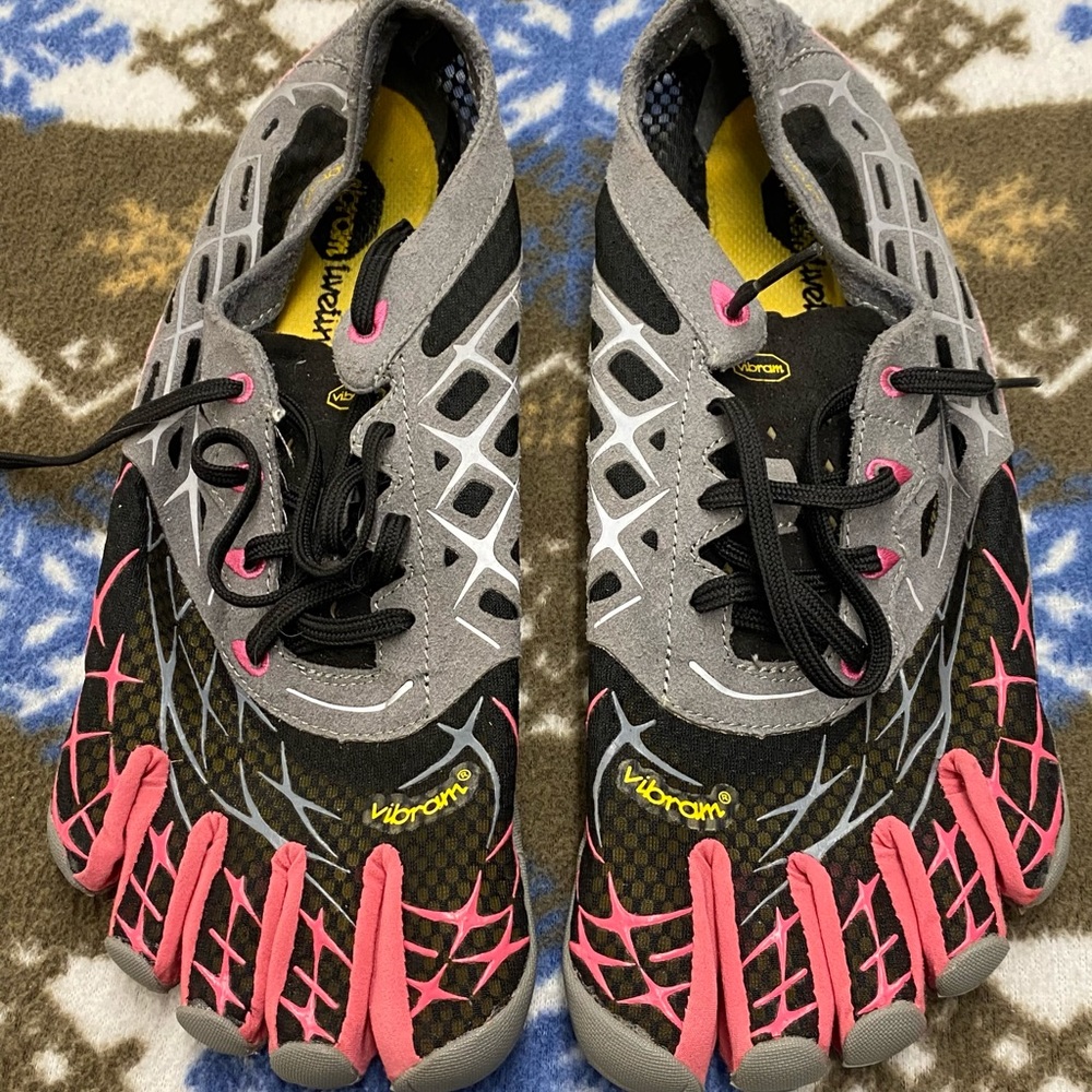 Vibrant five finger shoes